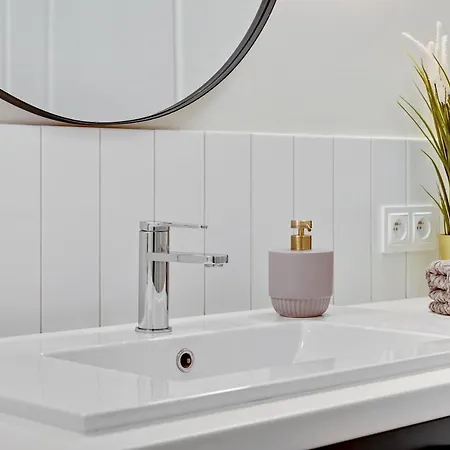 Capri - Cozy & Comfortable Near By Lion * 소포트